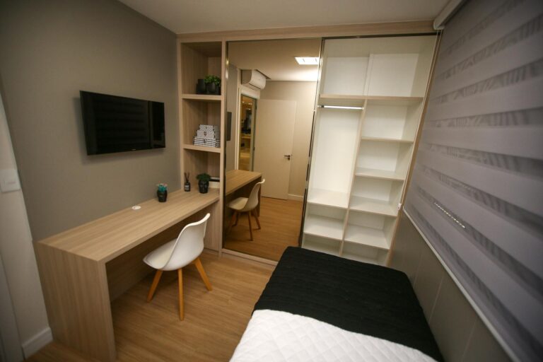 Einzigartige Möbellösungen für kleine Räume: Multifunktionale Designs, die Platz sparen