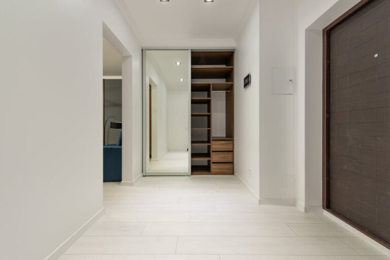 Hauswirtschaftsraum in der Wohnung: Putzschrank, Vorräte und Geräte auf 1 bis 4 qm sauber organisieren