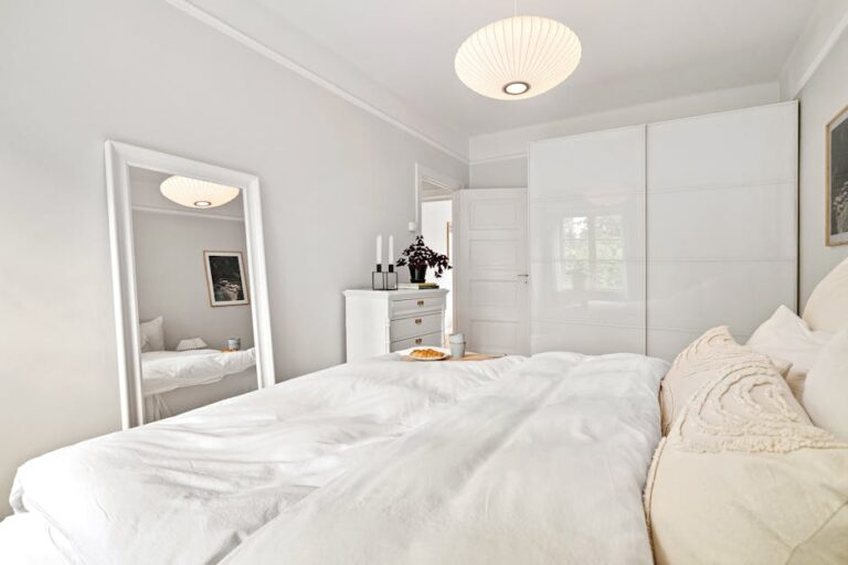 Schrank unter der Dachschräge: Stauraum planen ohne Maßanfertigung (für Mietwohnung und Altbau)